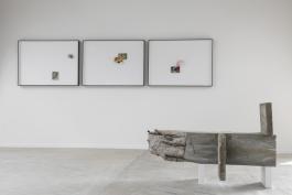 Vue de l'exposition "Nœuds négatifs", 2018. Étienne Chambaud, "Récif (Le Banc) dit Récif du Chien", 2018 © La Kunsthalle - photo : Sébastien Bozon