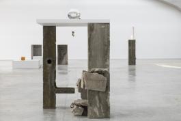 Vue de l'exposition "Nœuds négatifs", 2018. Étienne Chambaud, "Récif (Le Plateau)", 2018 © La Kunsthalle - photo : Sébastien Bozon