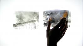 Estefanía Peñafiel Loaiza, Et ils vont dans l’espace qu’embrasse ton regard : signaux de fumée, 2016. Deux vidéos couleur, son. © Estefanía Peñafiel Loaiza. Production : Jeu de Paume, Paris.