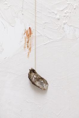 Vue de l’exposition de Gaëlle Choisne, TEMPLE OF LOVE à Bétonsalon - Centre d’art et de recherche, Paris, 2018. Avec  Ne me bannis pas de ton cœur, 2018  Image © Aurélien Mole.